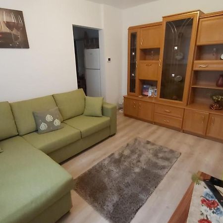 Relax Apartament Apartment Сату Маре Екстериор снимка