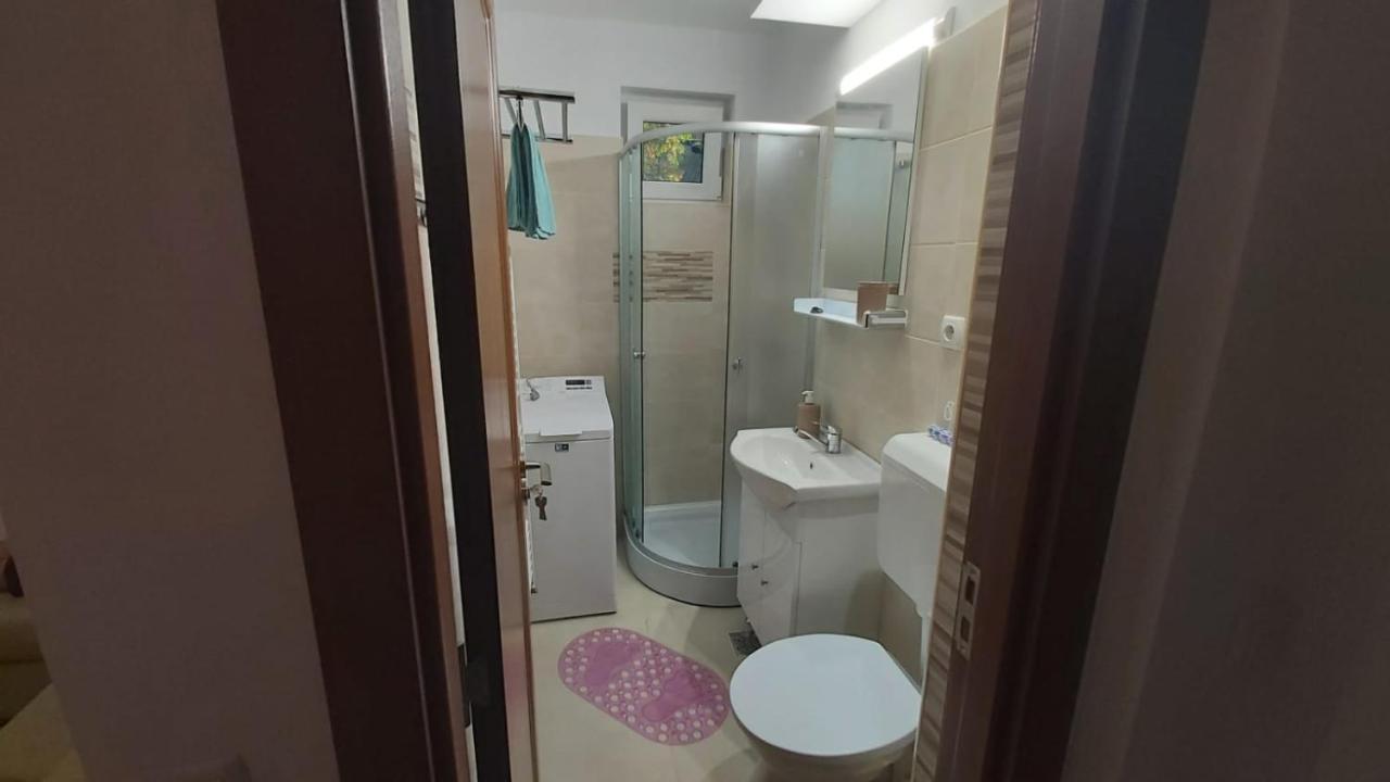 Relax Apartament Apartment Сату Маре Екстериор снимка